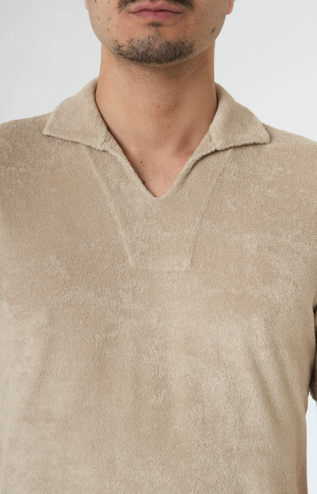 Short-sleeved terry polo shirt with open neck