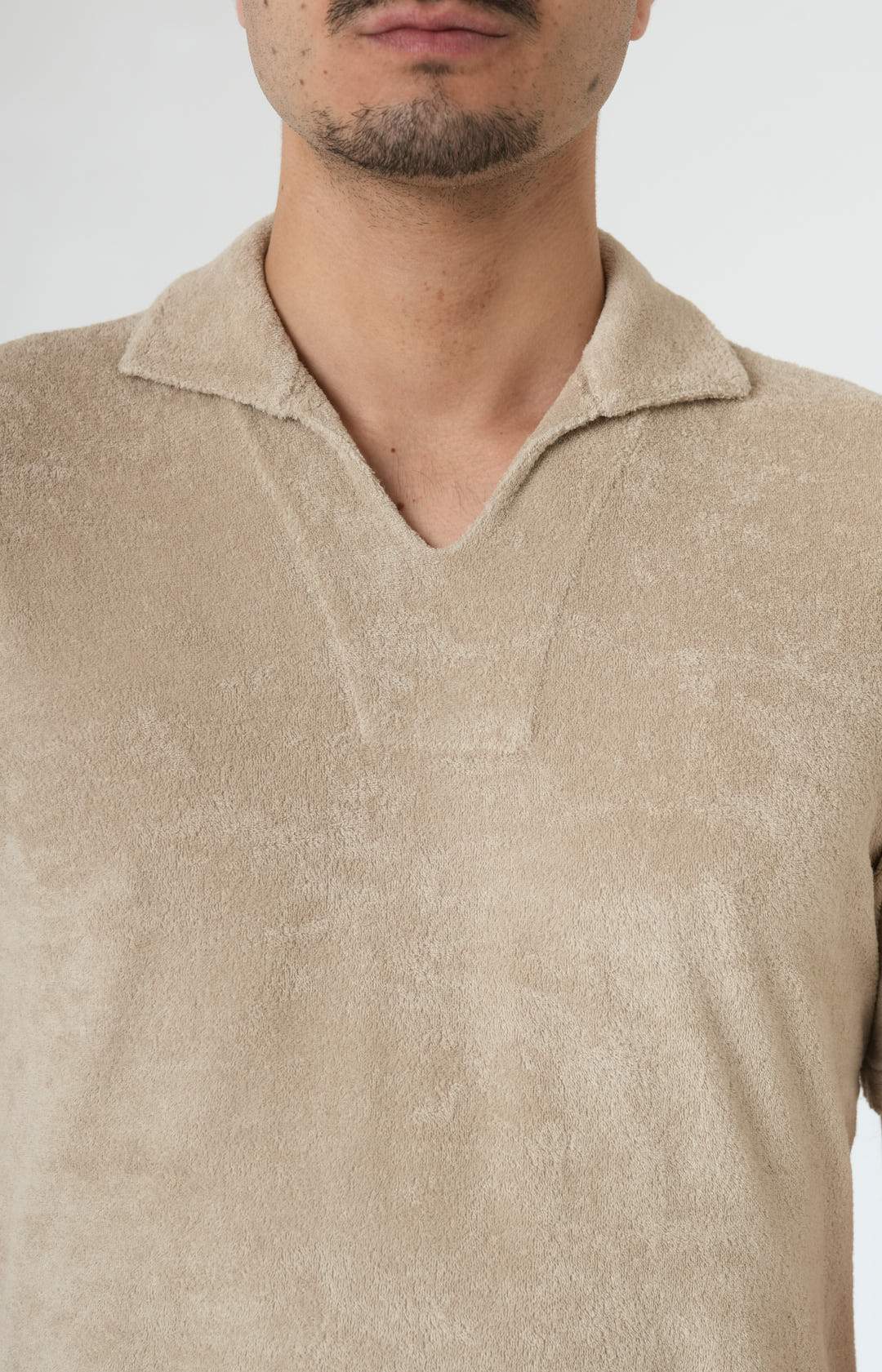 Short-sleeved terry polo shirt with open neck