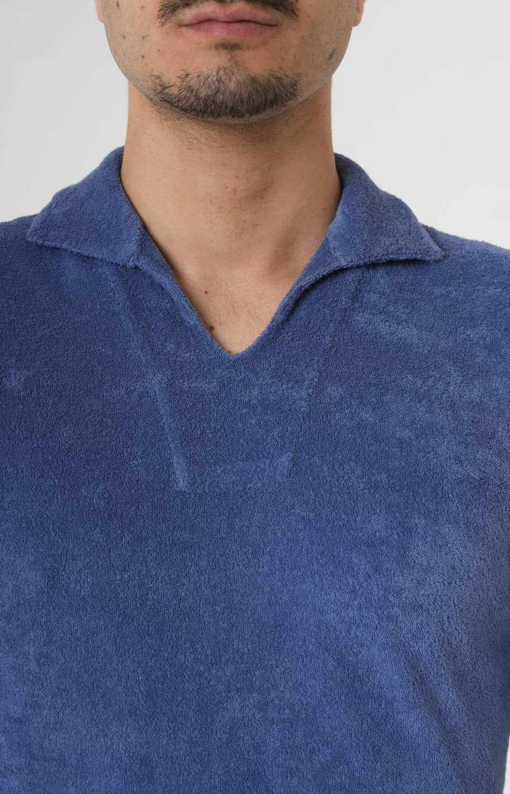 Short-sleeved terry polo shirt with open neck