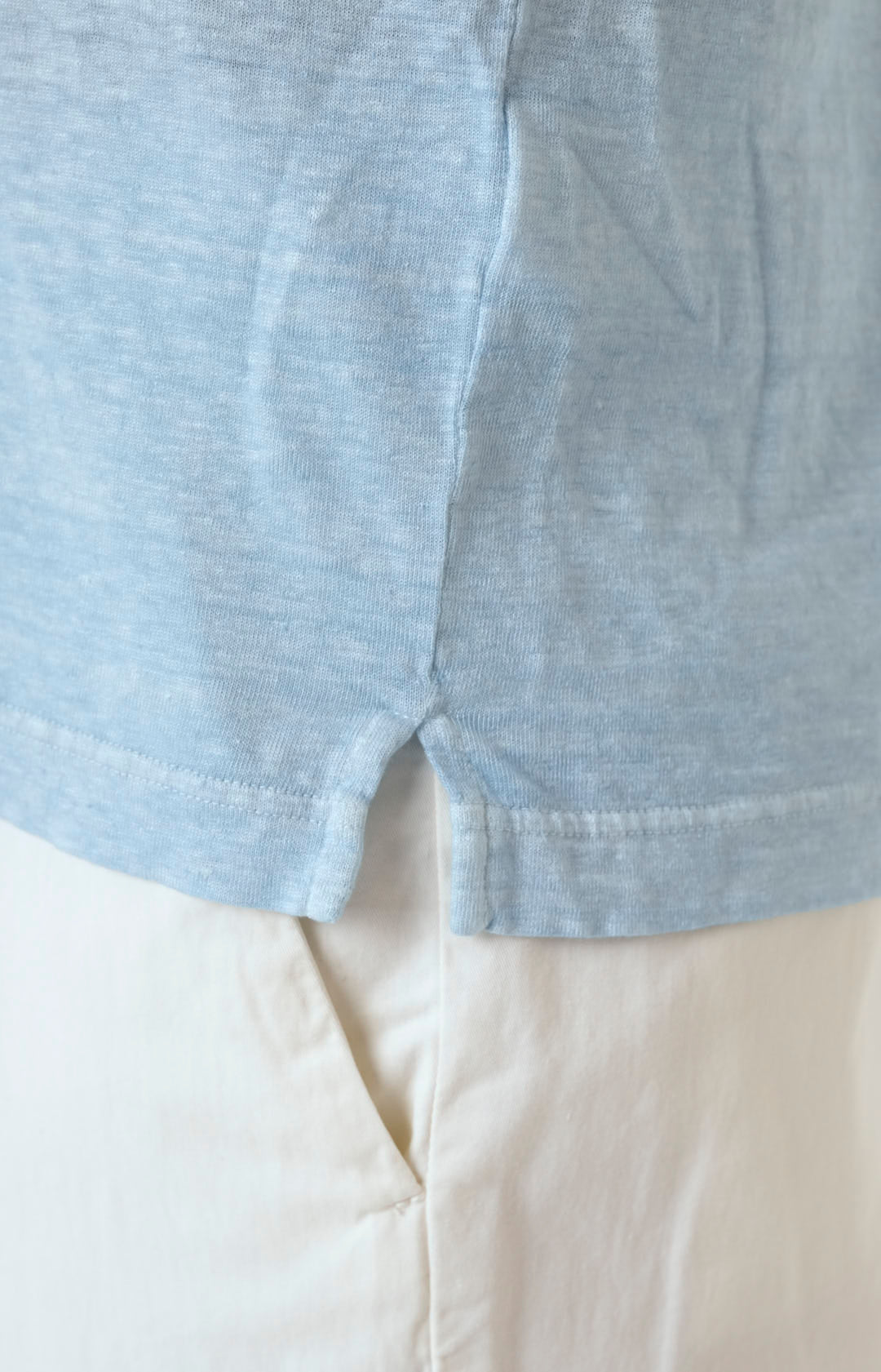 Short-sleeved polo shirt in ultra-light linen jersey