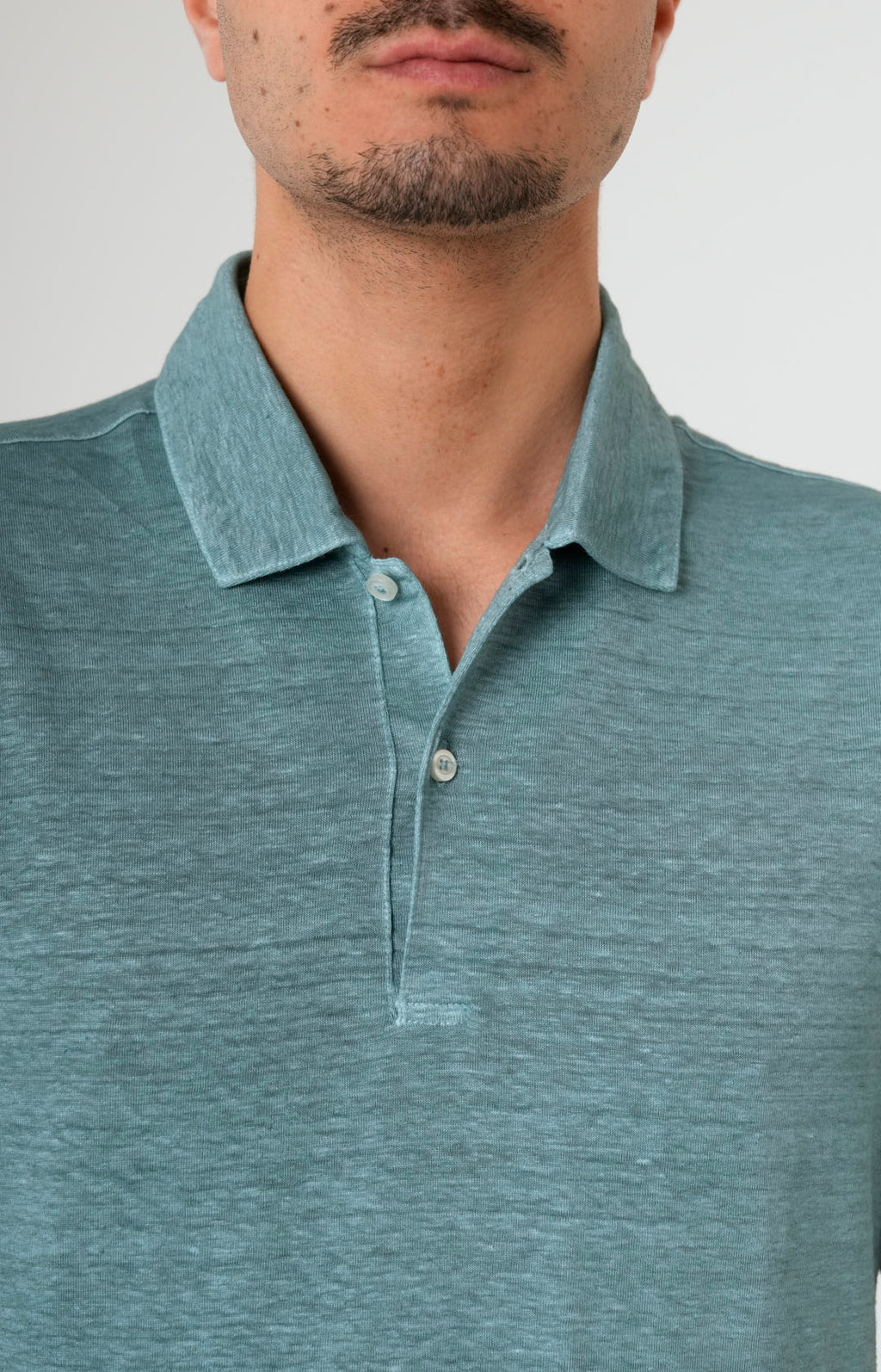 Short-sleeved polo shirt in ultra-light linen jersey