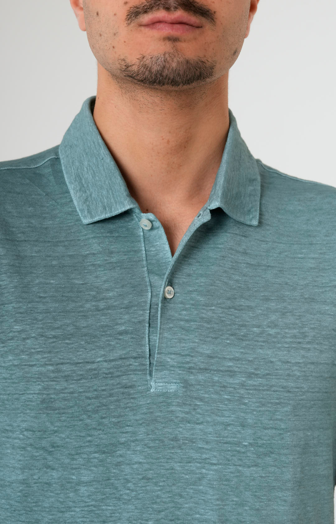 Short-sleeved polo shirt in ultra-light linen jersey