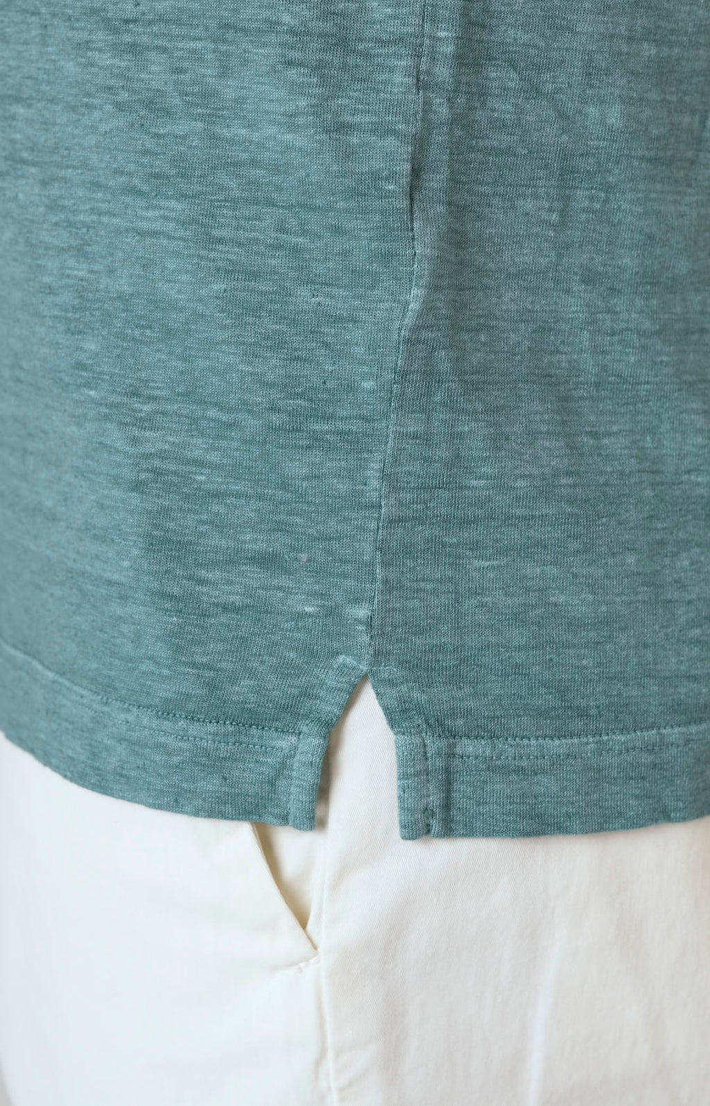 Short-sleeved polo shirt in ultra-light linen jersey
