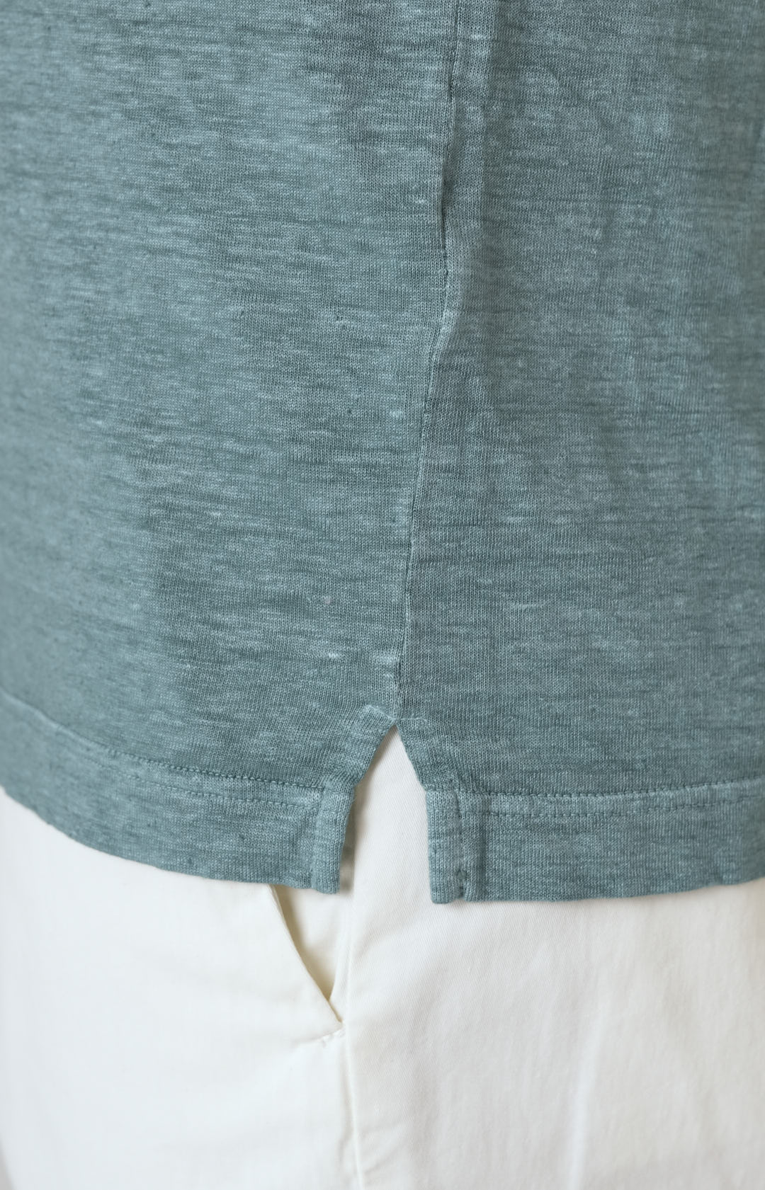 Short-sleeved polo shirt in ultra-light linen jersey
