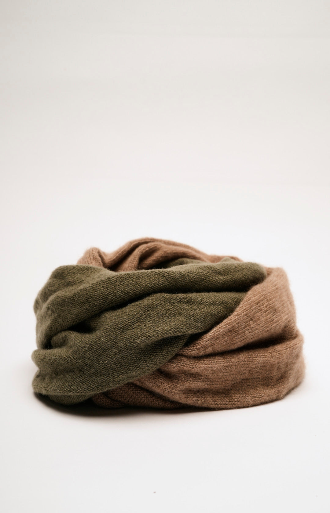 Two-tone cashmere neck warmer