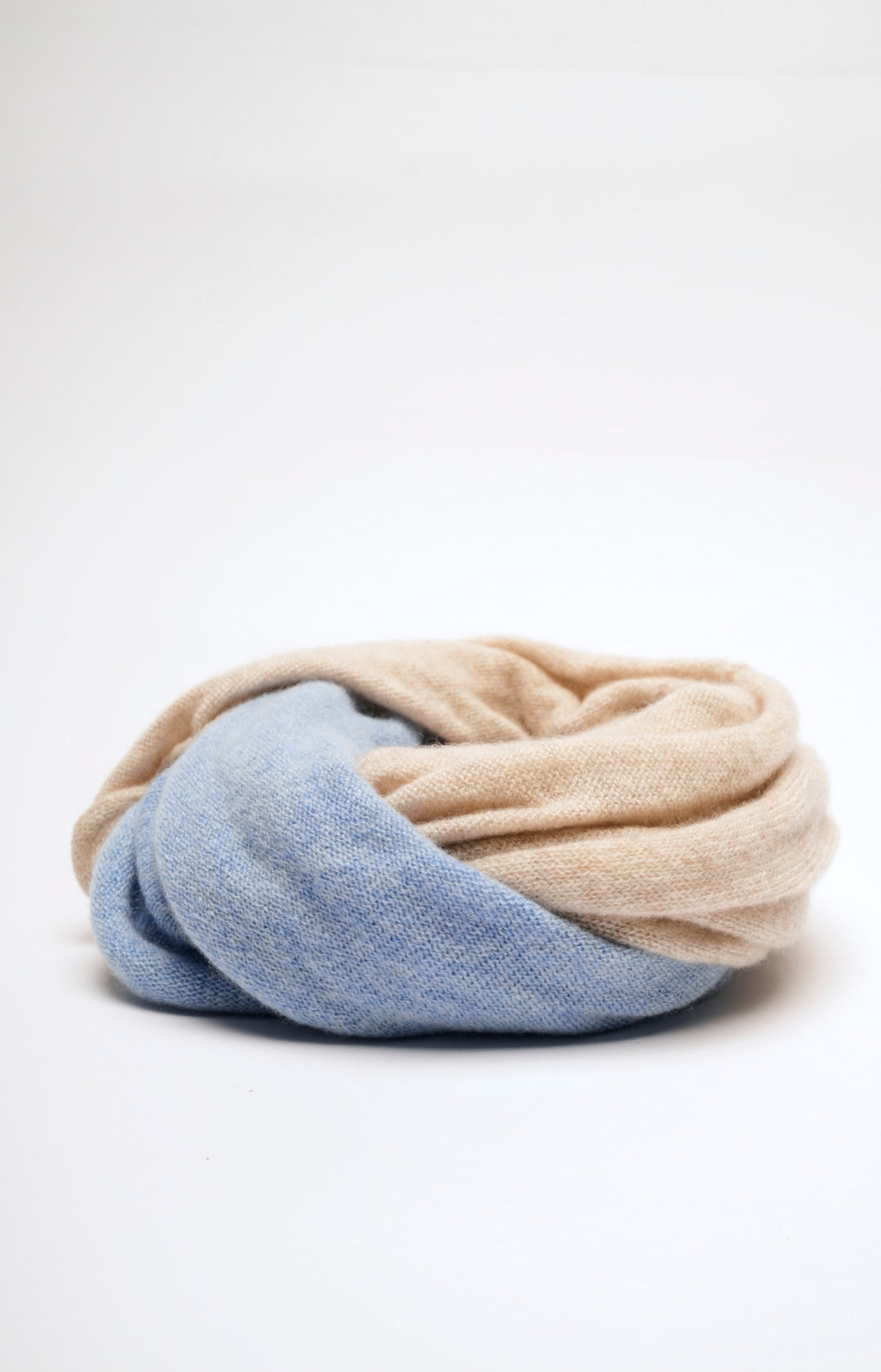Two-tone cashmere neck warmer