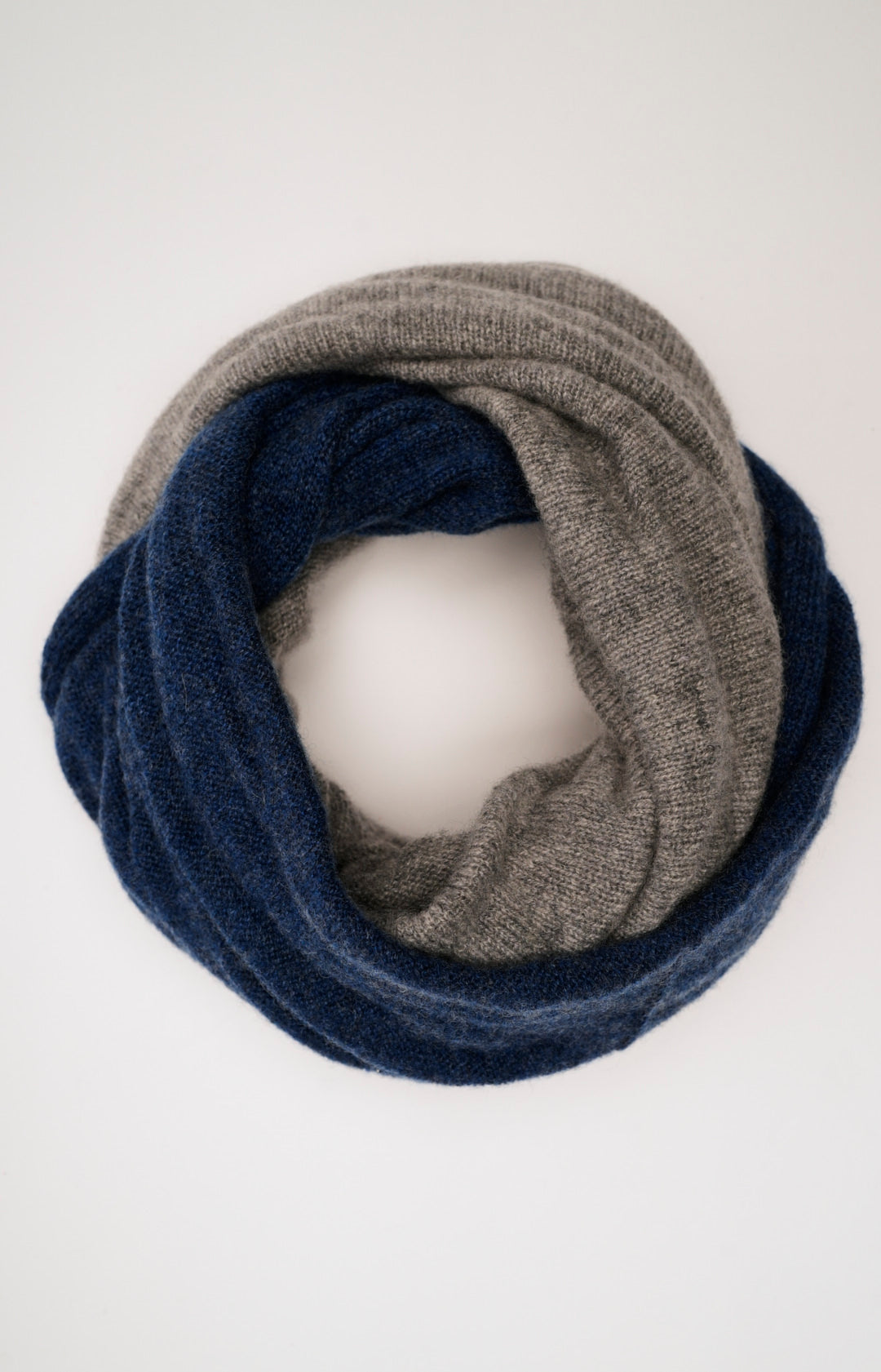 Two-tone cashmere neck warmer
