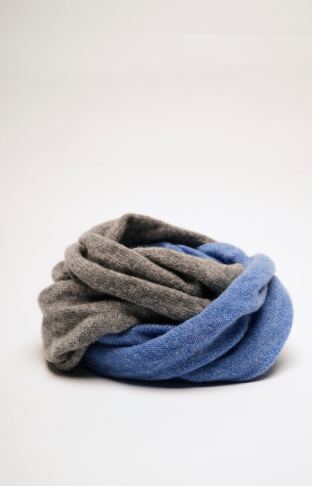 Two-tone cashmere neck warmer