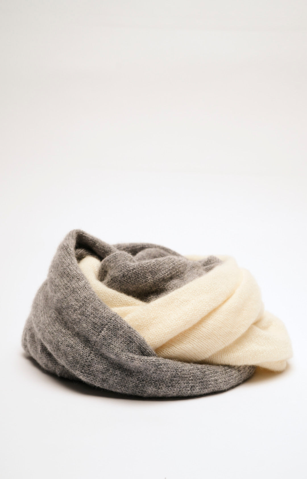 Two-tone cashmere neck warmer