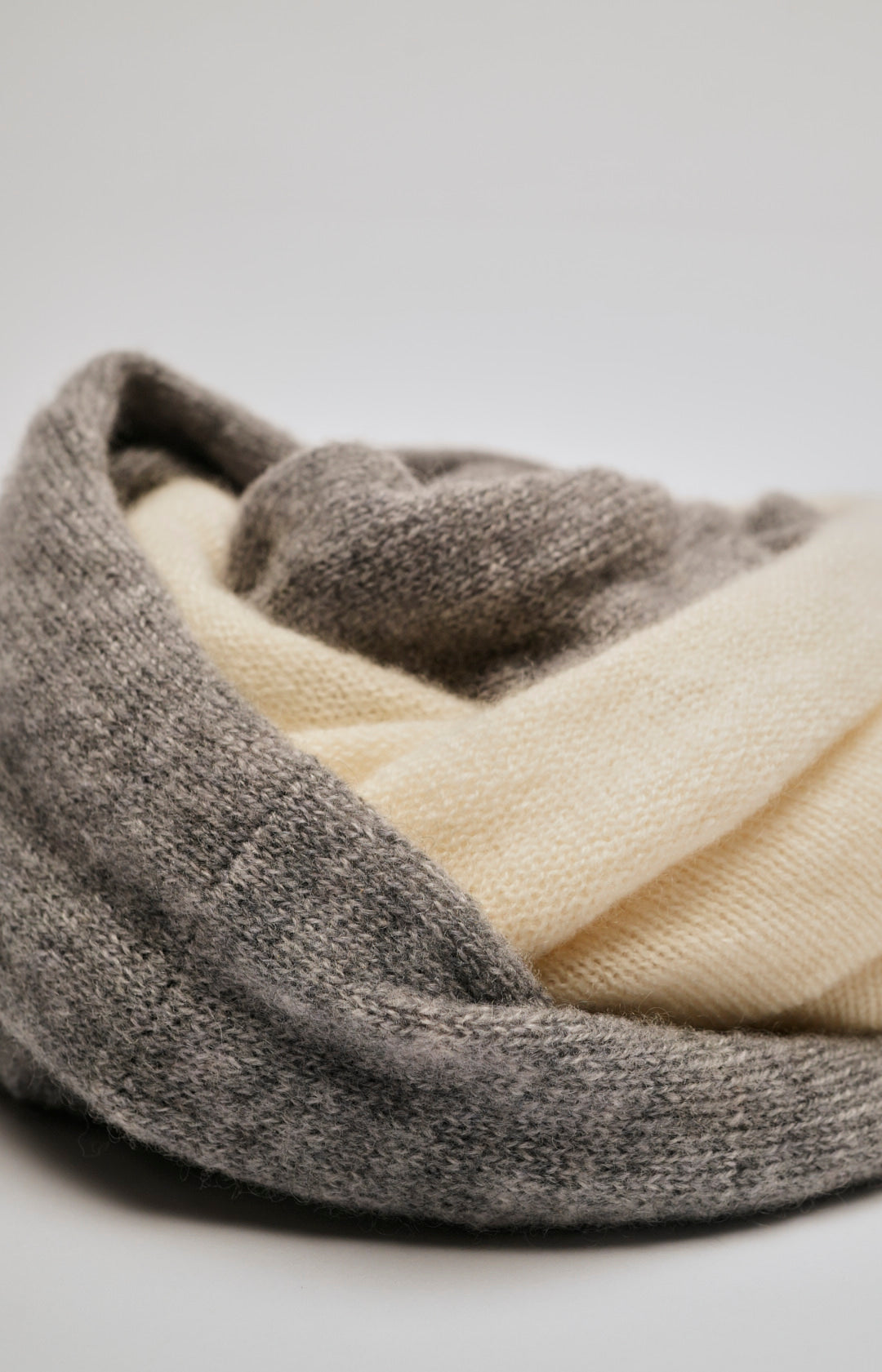 Two-tone cashmere neck warmer