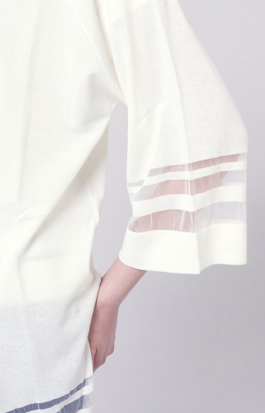 Twin-set in maglia con inserti in tulle
