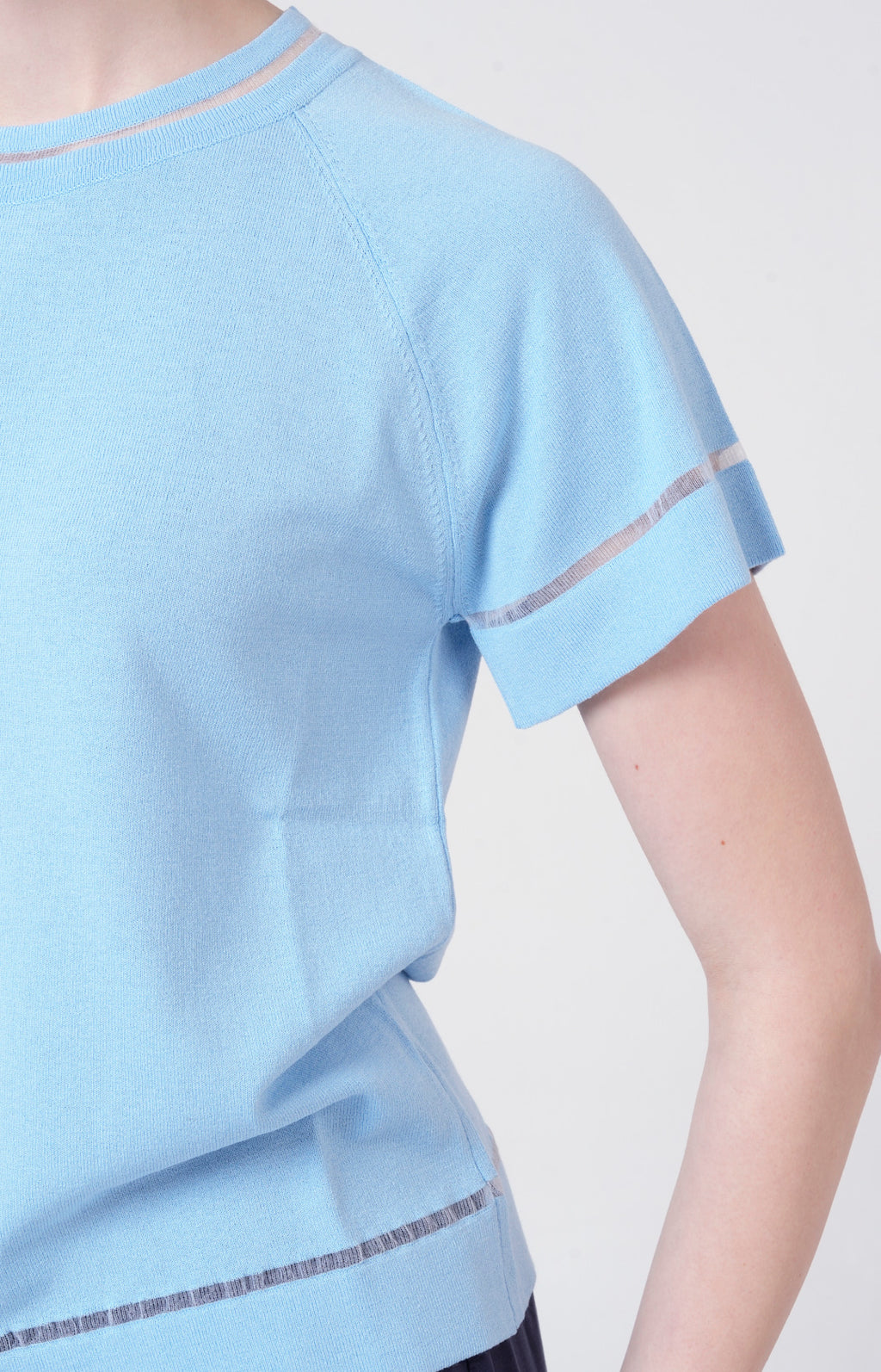 Twin-set in maglia con inserti in tulle