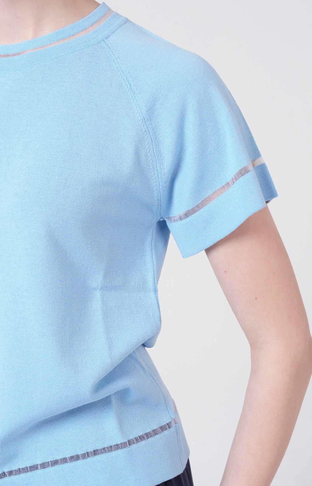 Twin-set in maglia con inserti in tulle